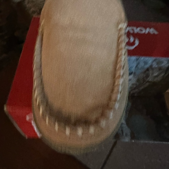 Slippers - Picture 2 of 3